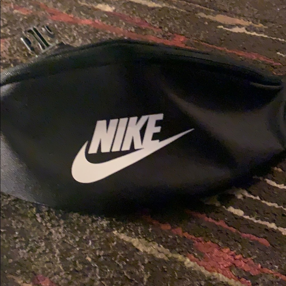 Nike heritage fanny pack